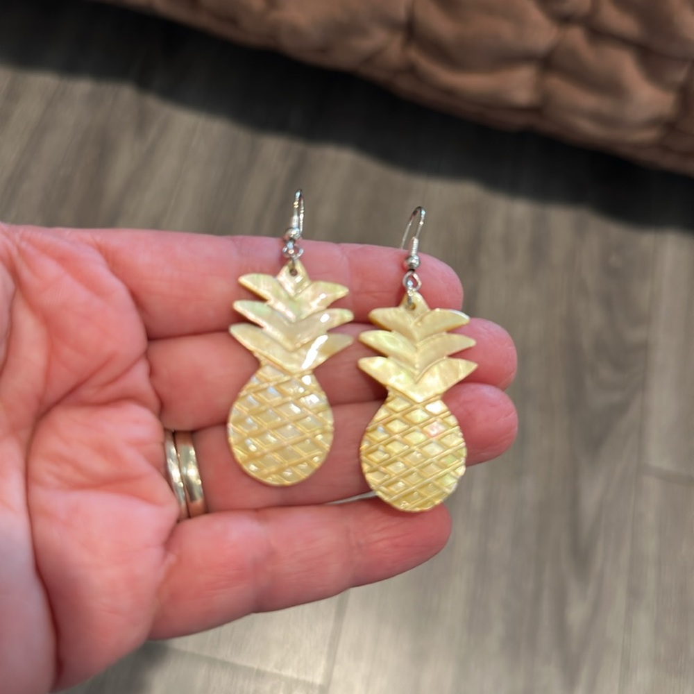 Mother of Pearl Shell Carved Pineapple Earrings - Picture 4 of 5